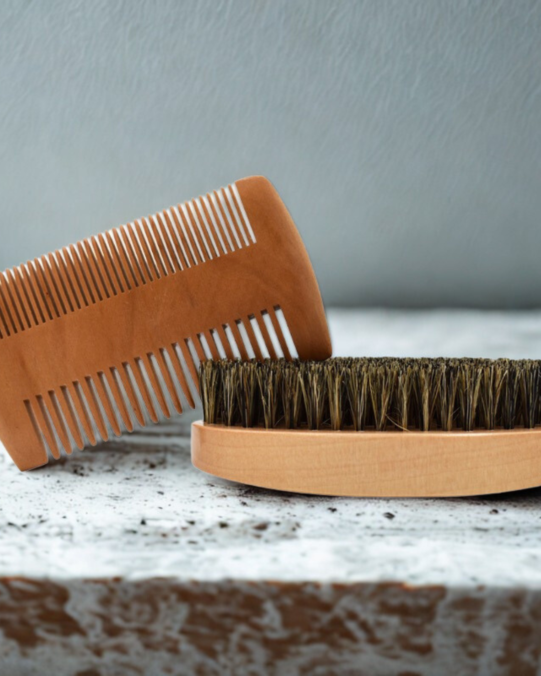 PEIGNE ET BROSSE DE BARBE